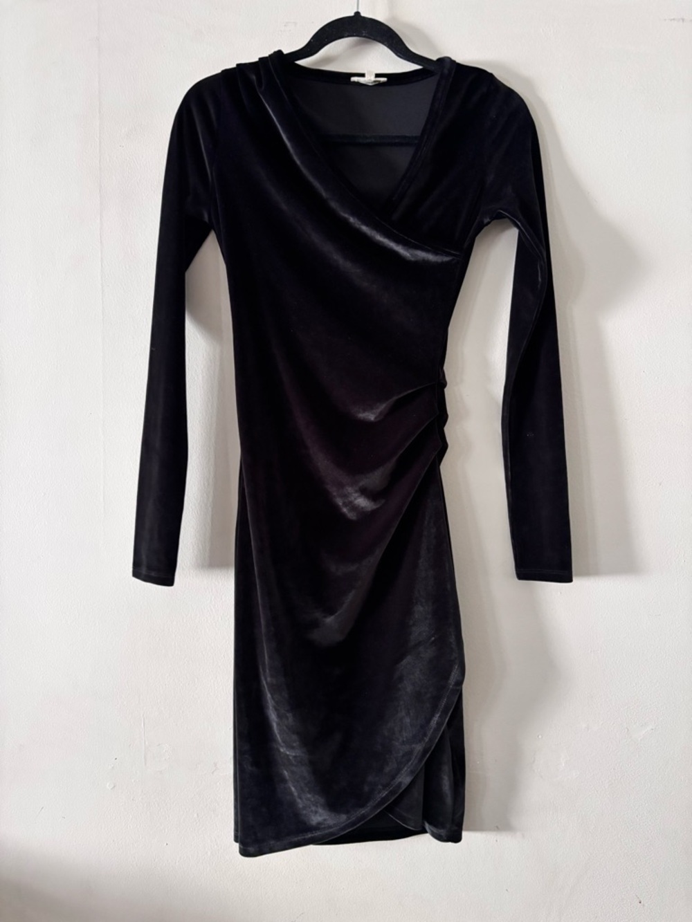 Wilfred Klum Black Long-Sleeve Velvet Wrap Dress - Picture 3 of 8